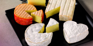 Camembert, Pont-l'évêque, Livarot, ...