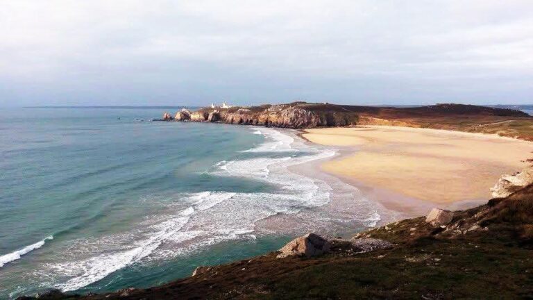 Pen Hat et le phare du Toulinguet